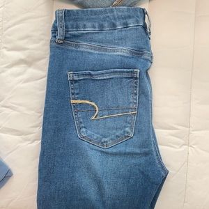 Light washed American eagle jeans curvy skinny